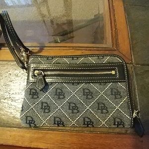 Dooney & Bourke wristlet